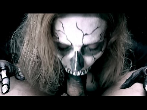 ❤️ Demon girl chupando pollas con su boca negra y tragando semen Super porno en es.oldsex.ru ❌️