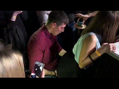 ❤️ Sexo real en una discoteca rusa. Chica rusa de 18 años en el ano y la vagina follada en un club nocturno Super porno en es.oldsex.ru ❌️