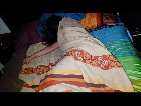 ❤️ Hijastro regañando a su joven madrastra mientras duerme Super porno en es.oldsex.ru ❌️